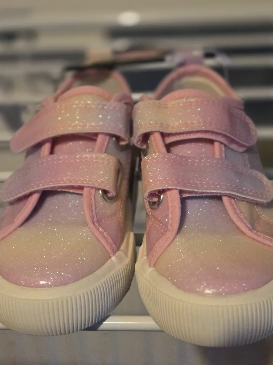 Kids shoes girls UK9 - Image 3