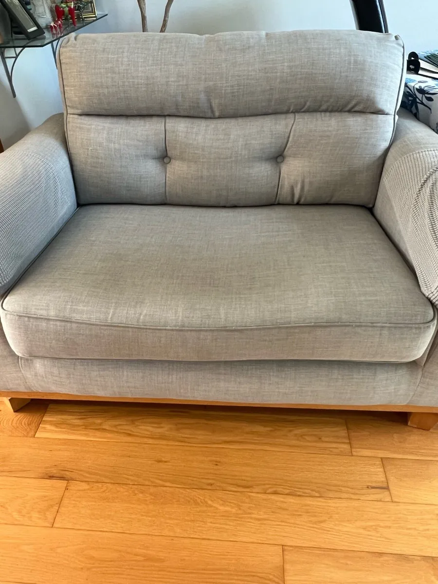 Large armchair.. 1 and half seater - Image 1