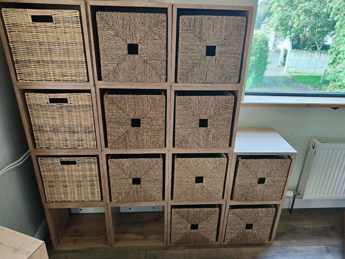 Storage cubes and baskets - Image 1