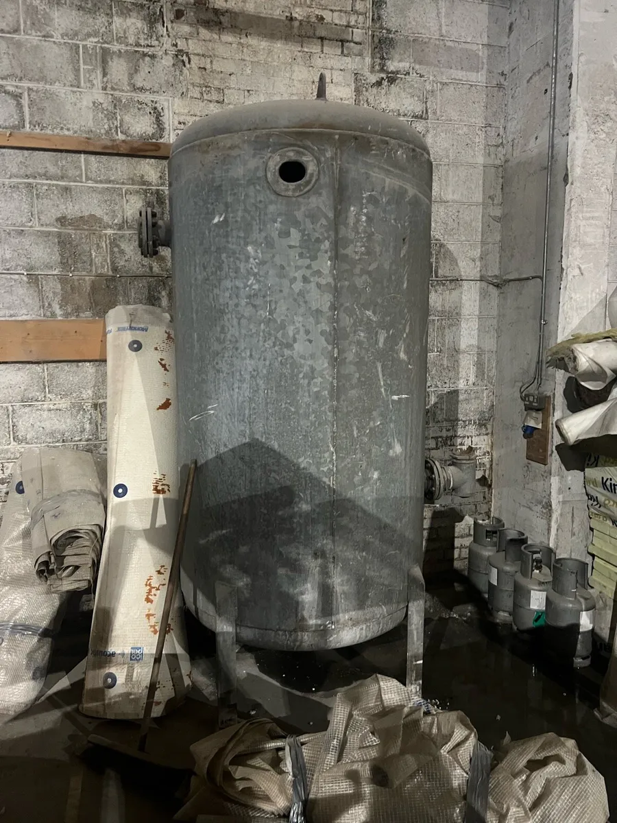 Air compressor tanks - Image 1