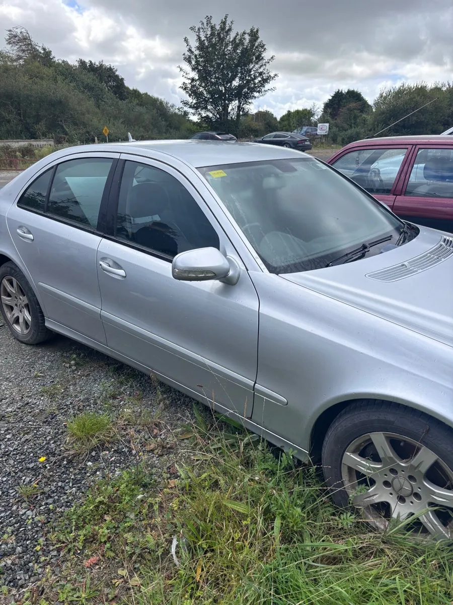 Mercedes-Benz E-Class 2007 - Image 2