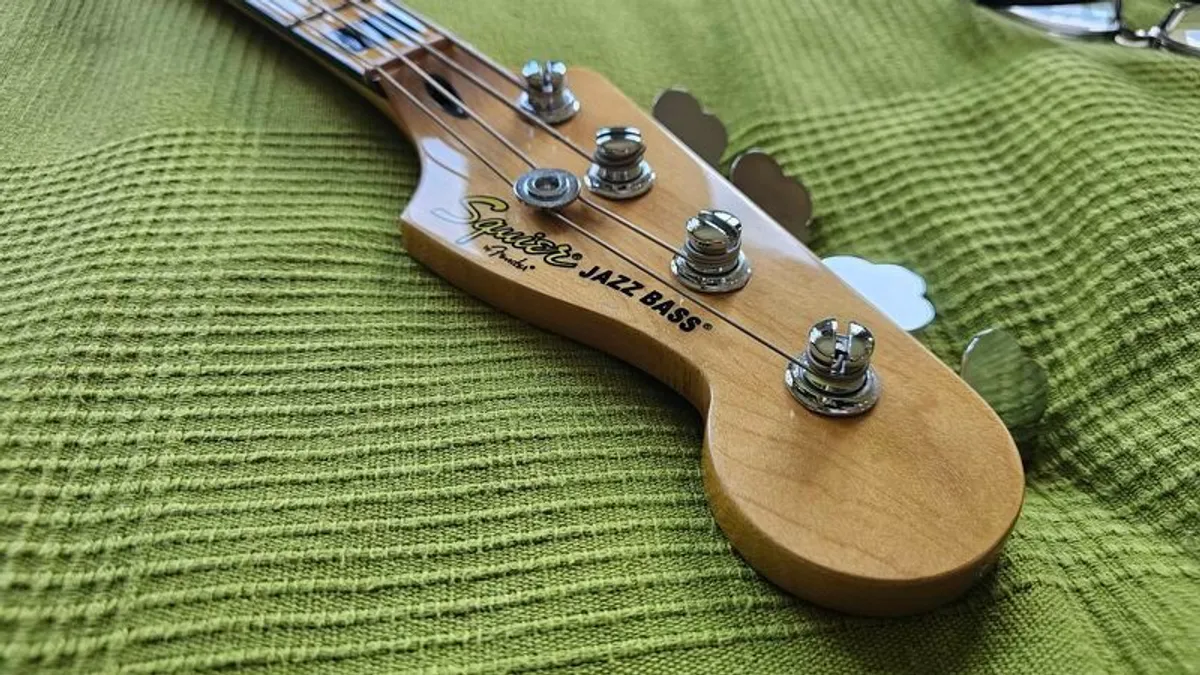 Squier Jazz Bass - Image 2