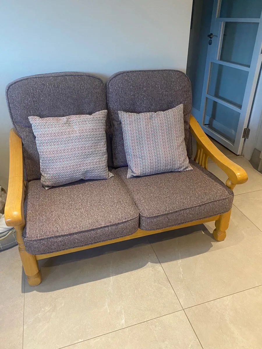 2 seater couch - Image 1