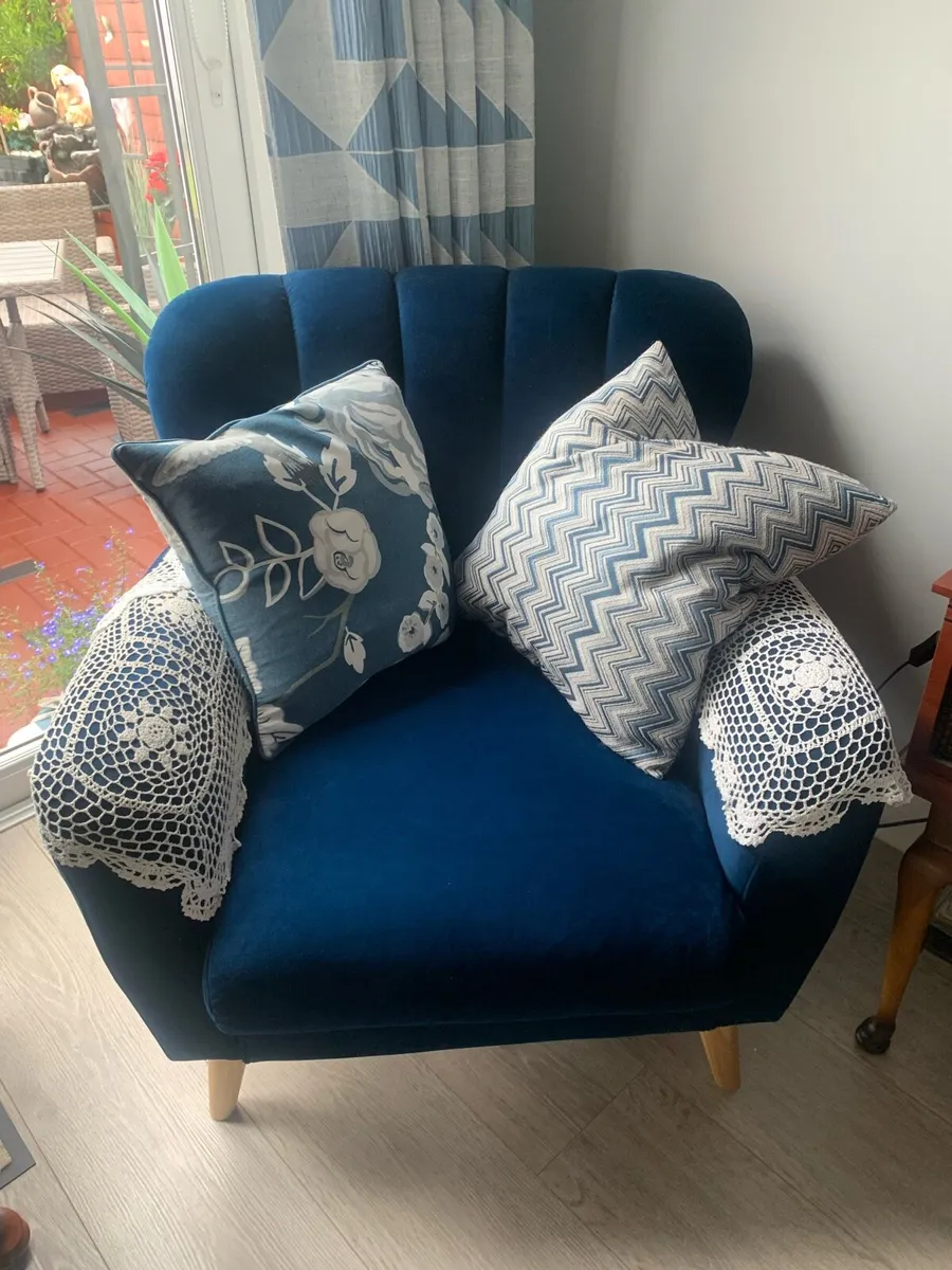 Couch - Image 2