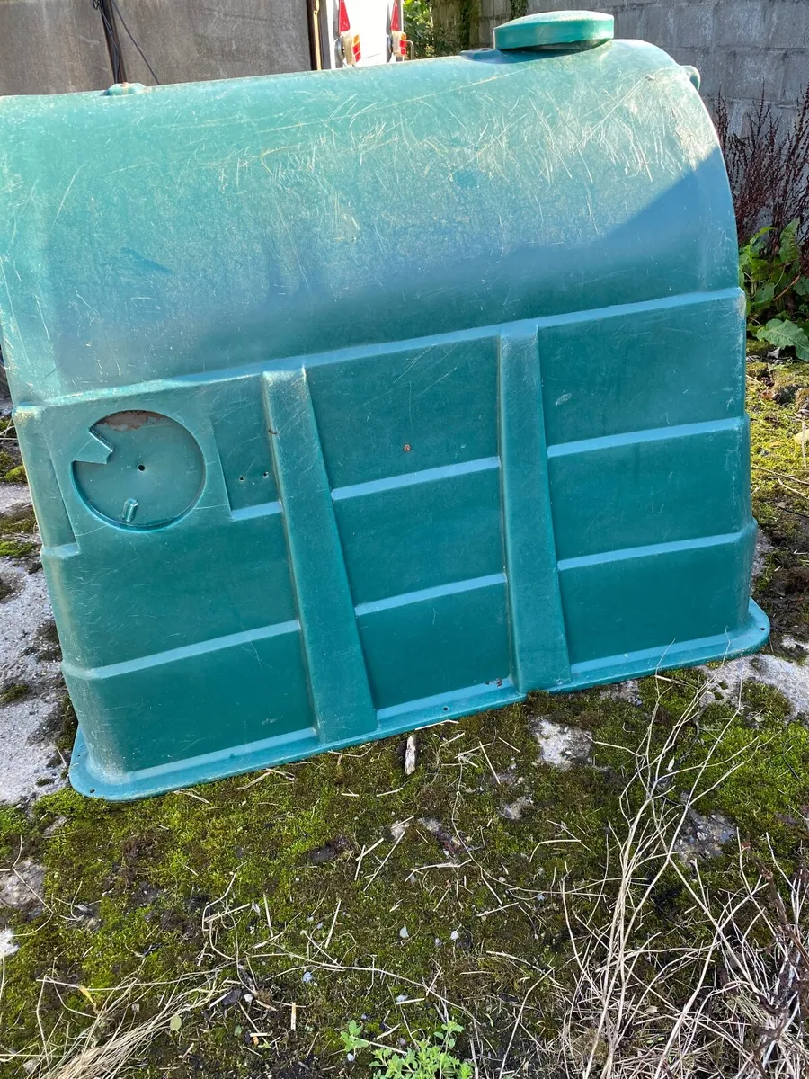 Water tanks and calf hut - Image 4