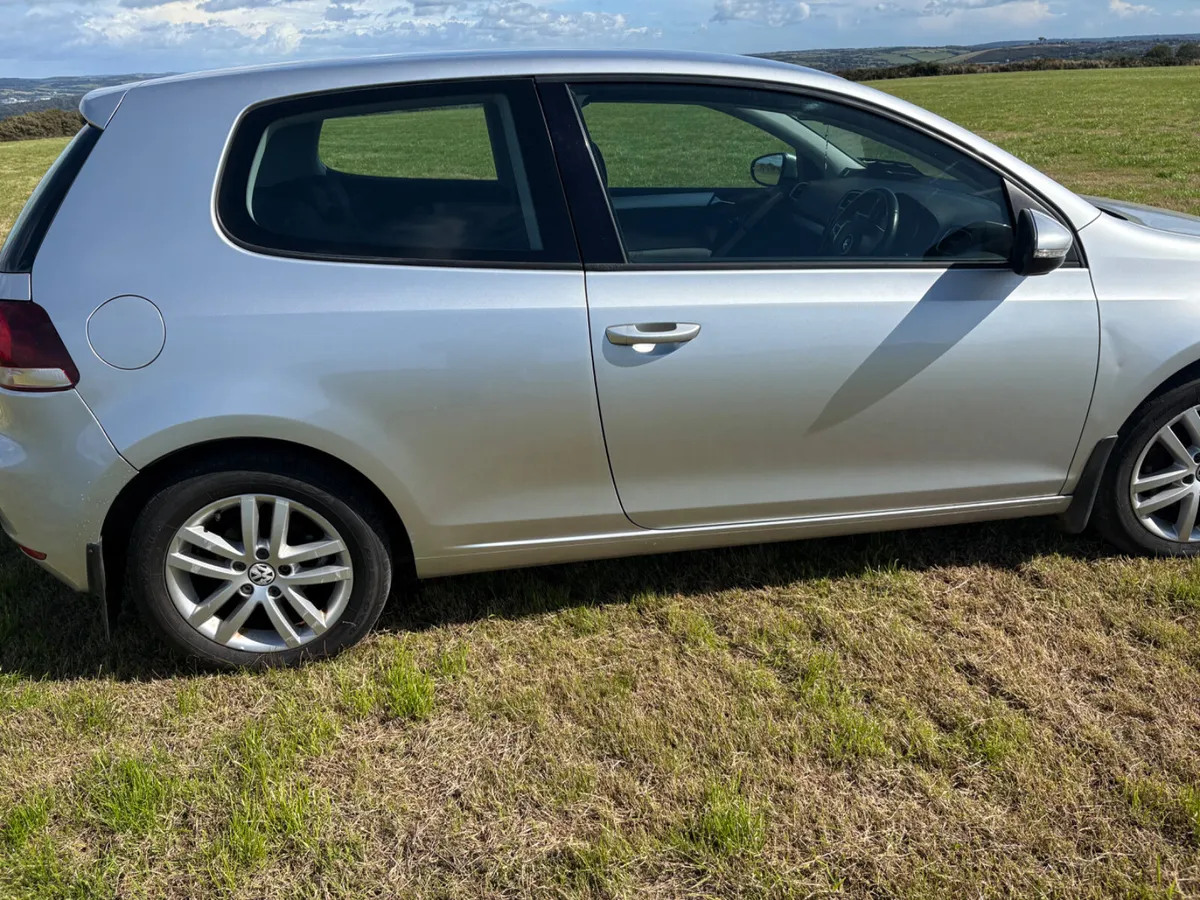 Volkswagen Golf 2010 - Image 2