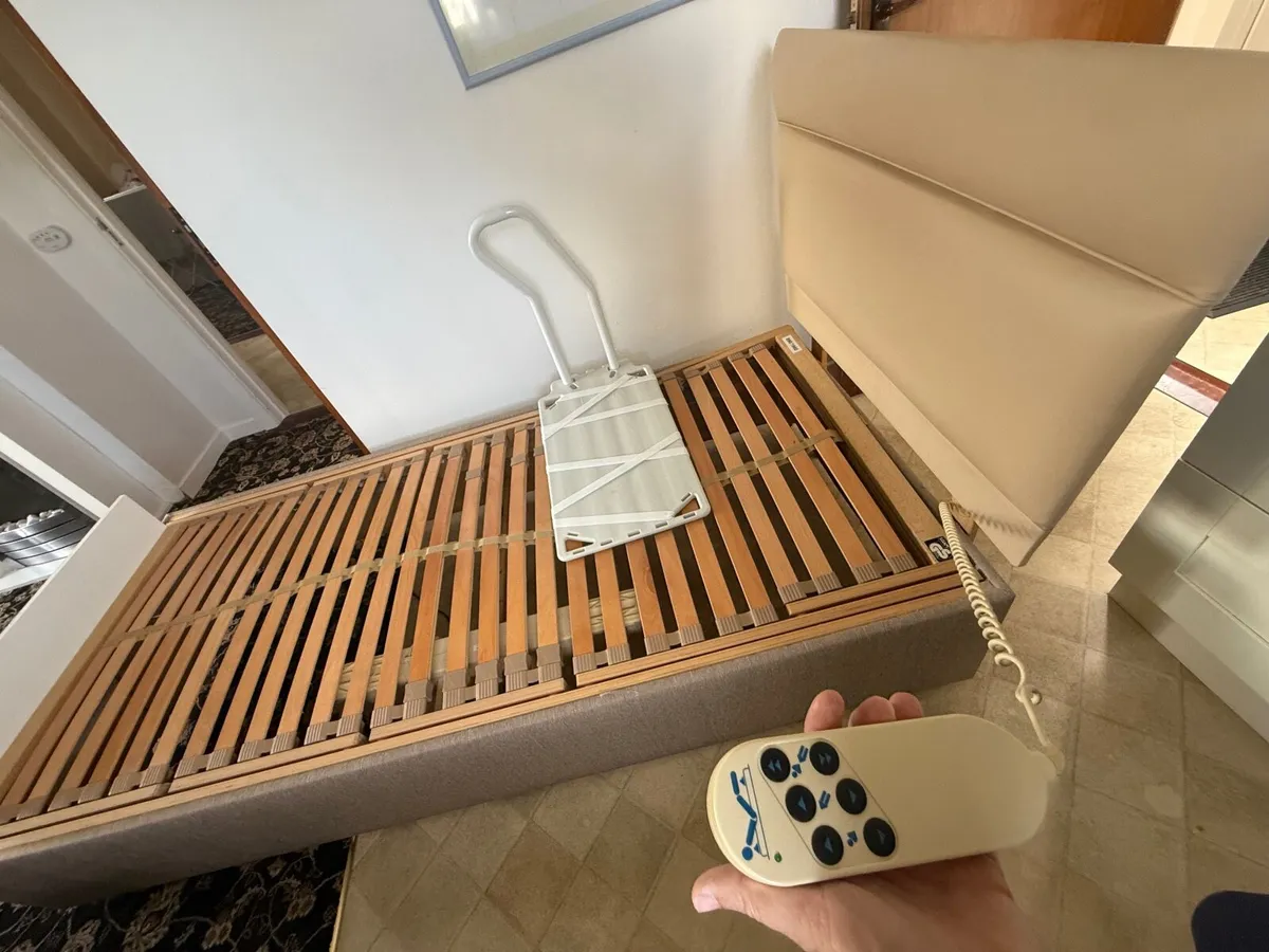 Adjustable bed - Image 2