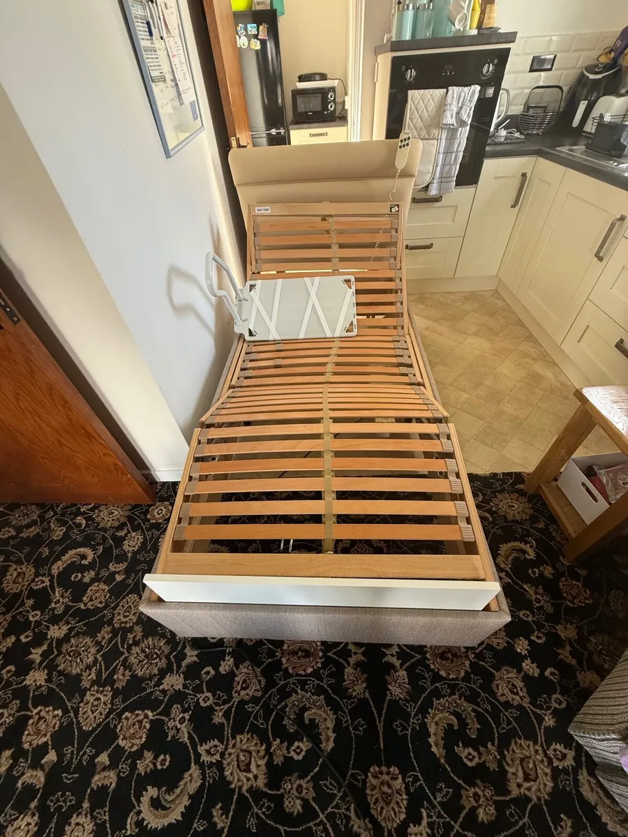 Adjustable bed - Image 3