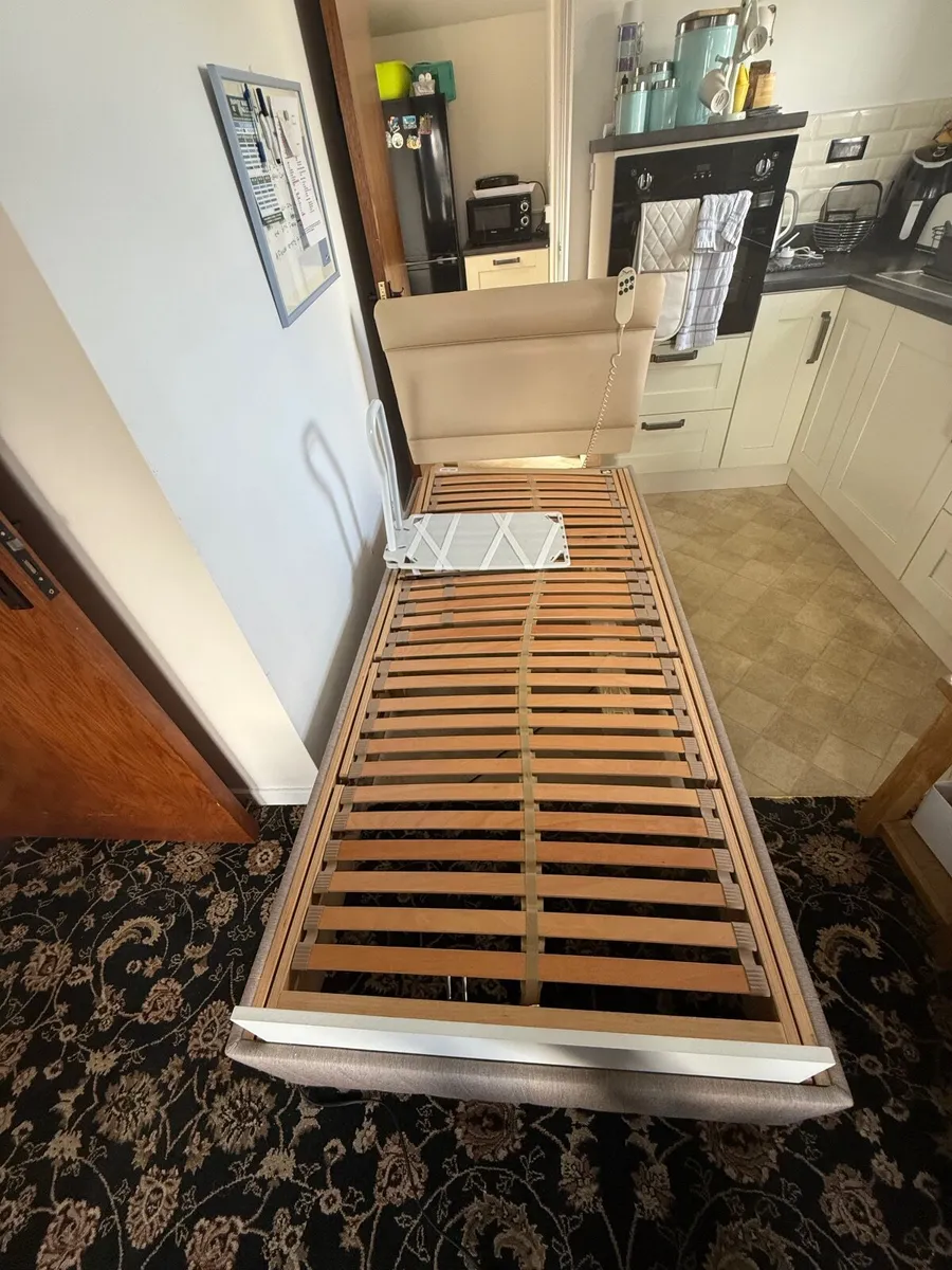 Adjustable bed - Image 4