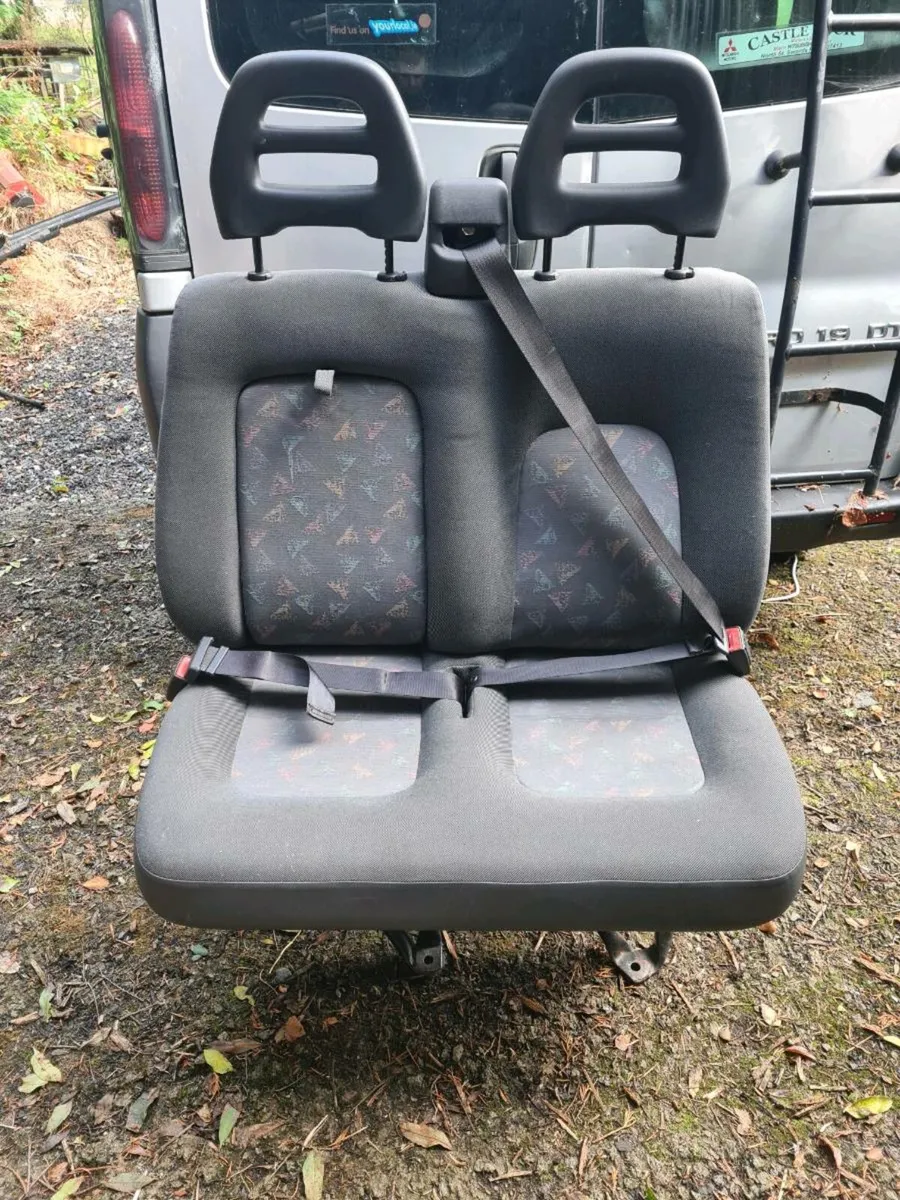 Crew cab seats - Image 1