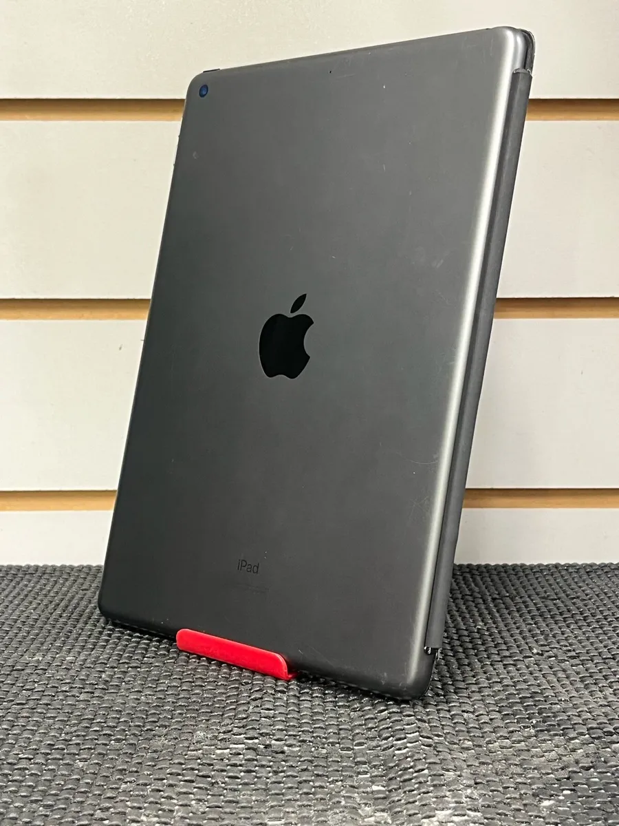 iPad 9th gen 64GB - Image 1
