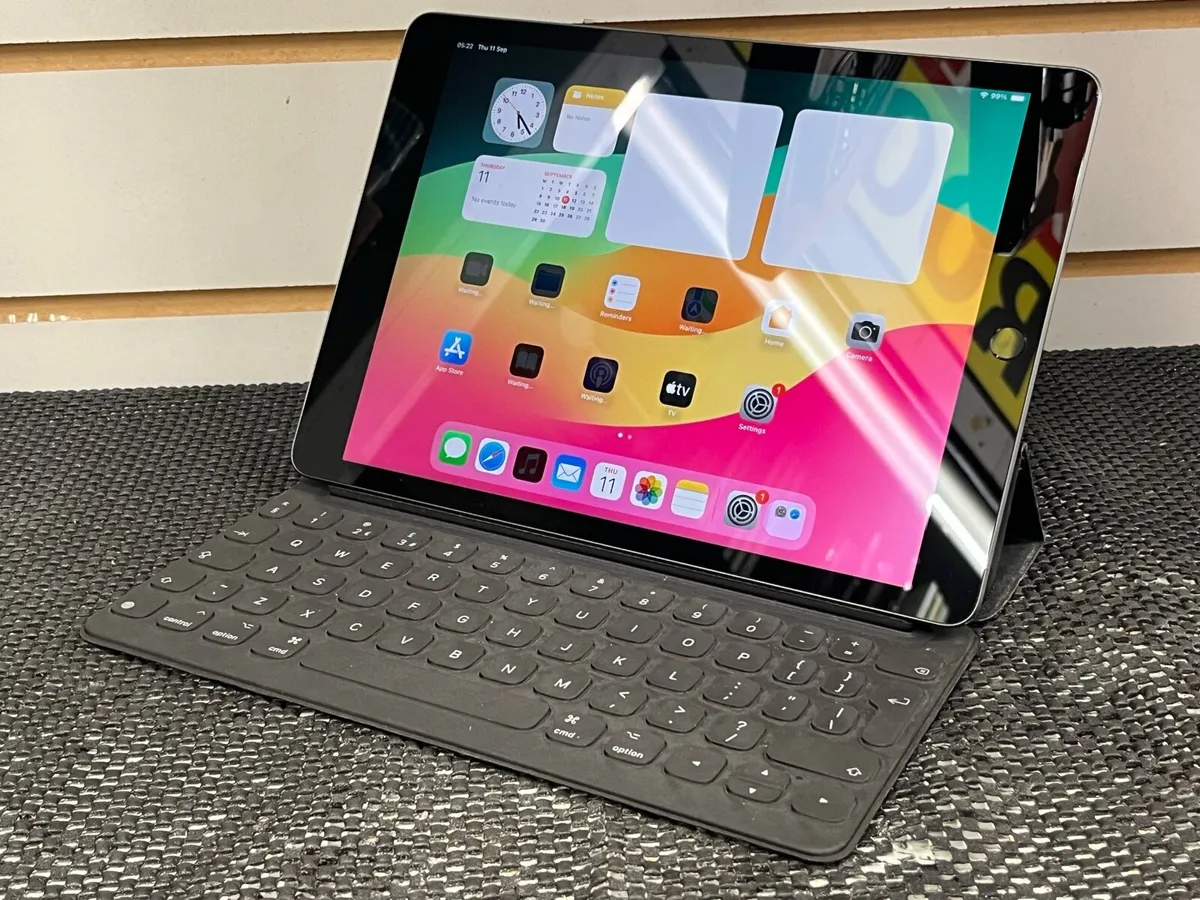iPad 9th gen 64GB - Image 2