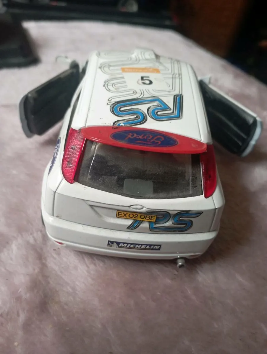 BbURAGO  FORD FOCUS 1-24 SCALE MADE IN ITALY. - Image 2