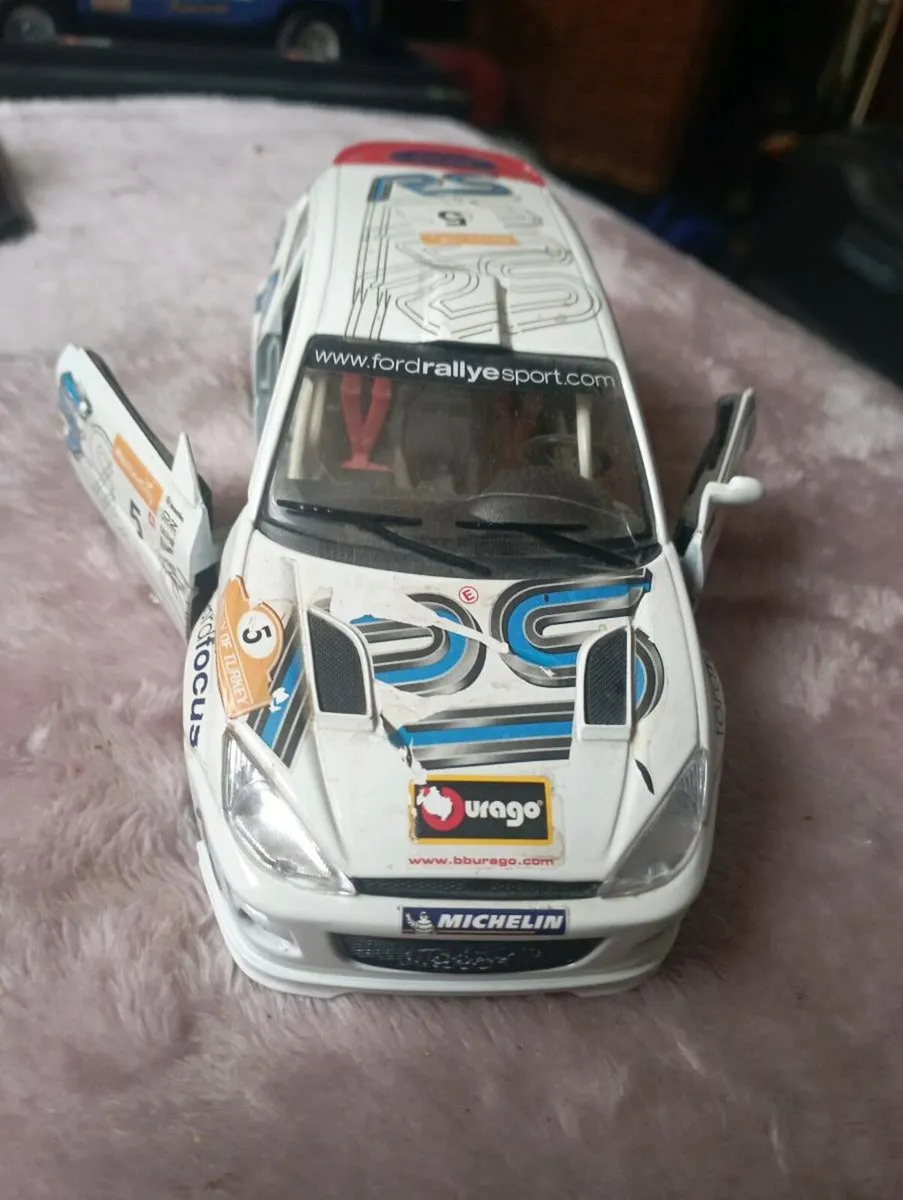 BbURAGO  FORD FOCUS 1-24 SCALE MADE IN ITALY. - Image 3