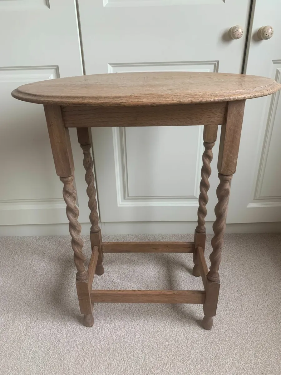 Twist leg tables - Image 1