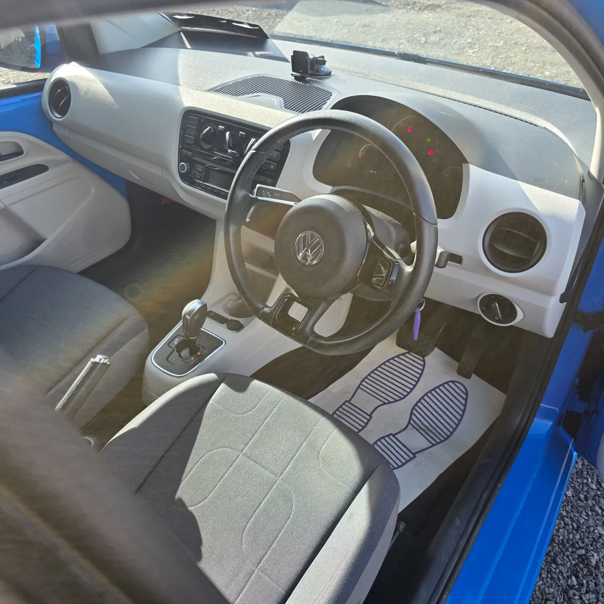 Volkswagen up! 2015 Automatic Hi Spec - Image 4