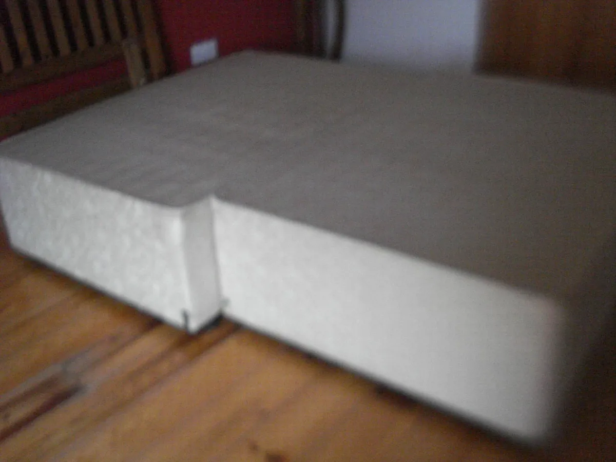 SLUMBERLAND DOUBLE DIVAN BED BASE. - Image 3