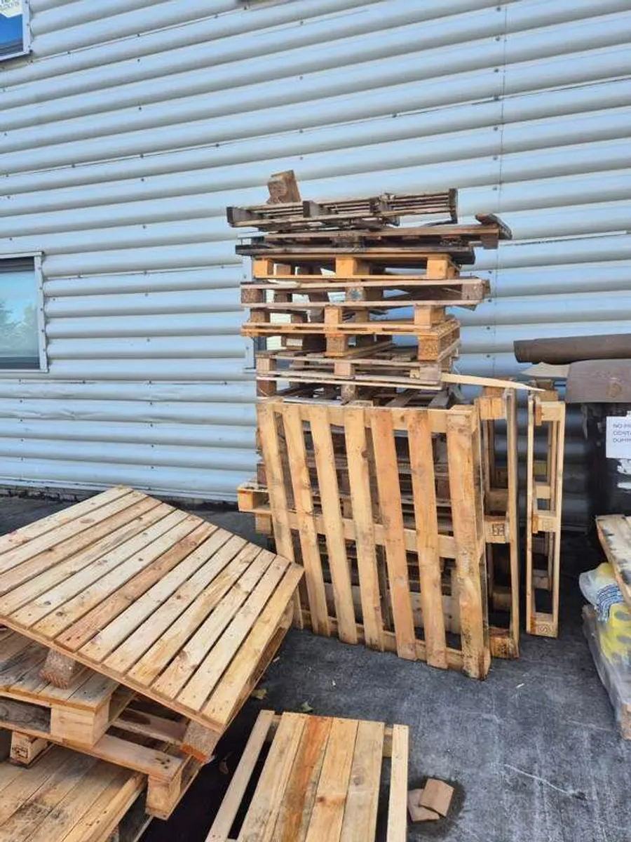 Broken Pallets - Needs To Go -Urgently - Ready To Take - Image 2