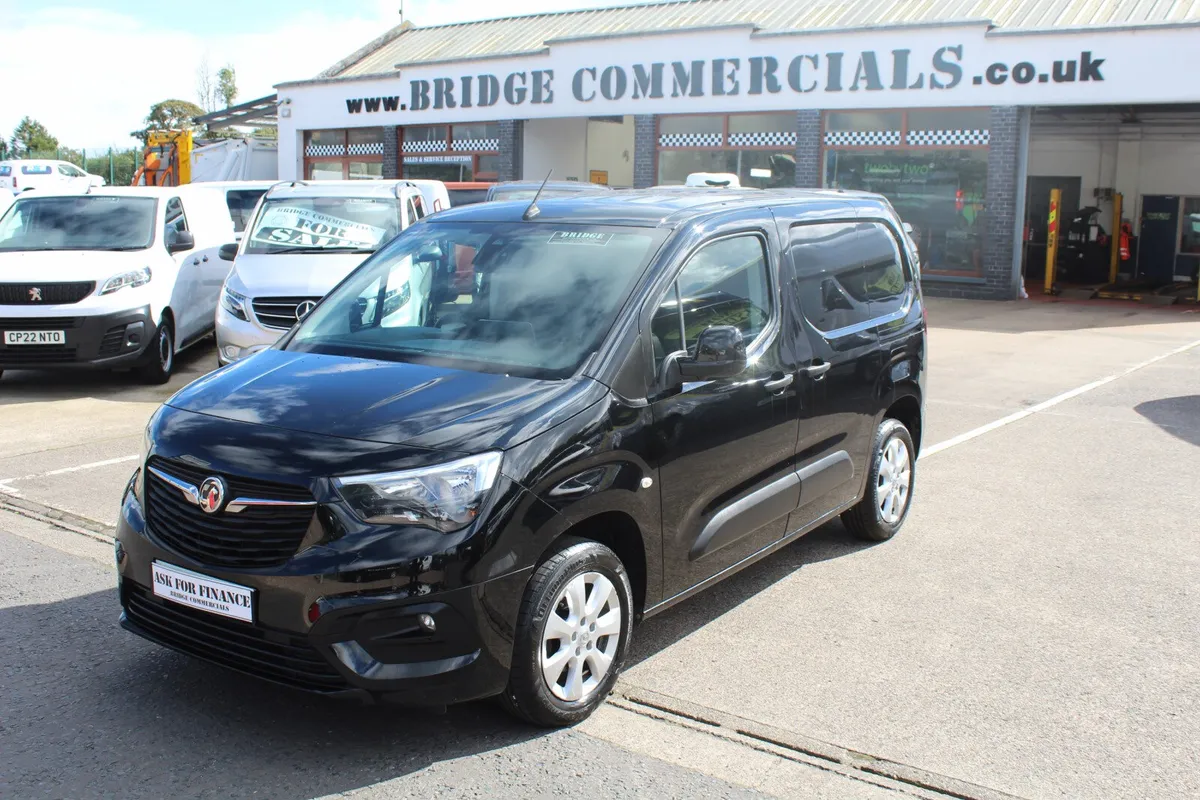 2021 Vauxhall Combo 2000 L1 Griffin - Image 1