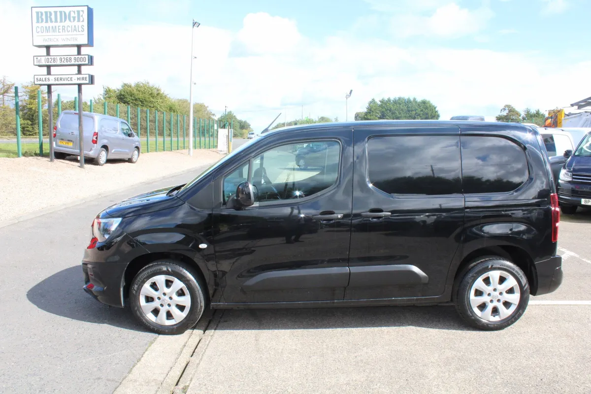 2021 Vauxhall Combo 2000 L1 Griffin - Image 3