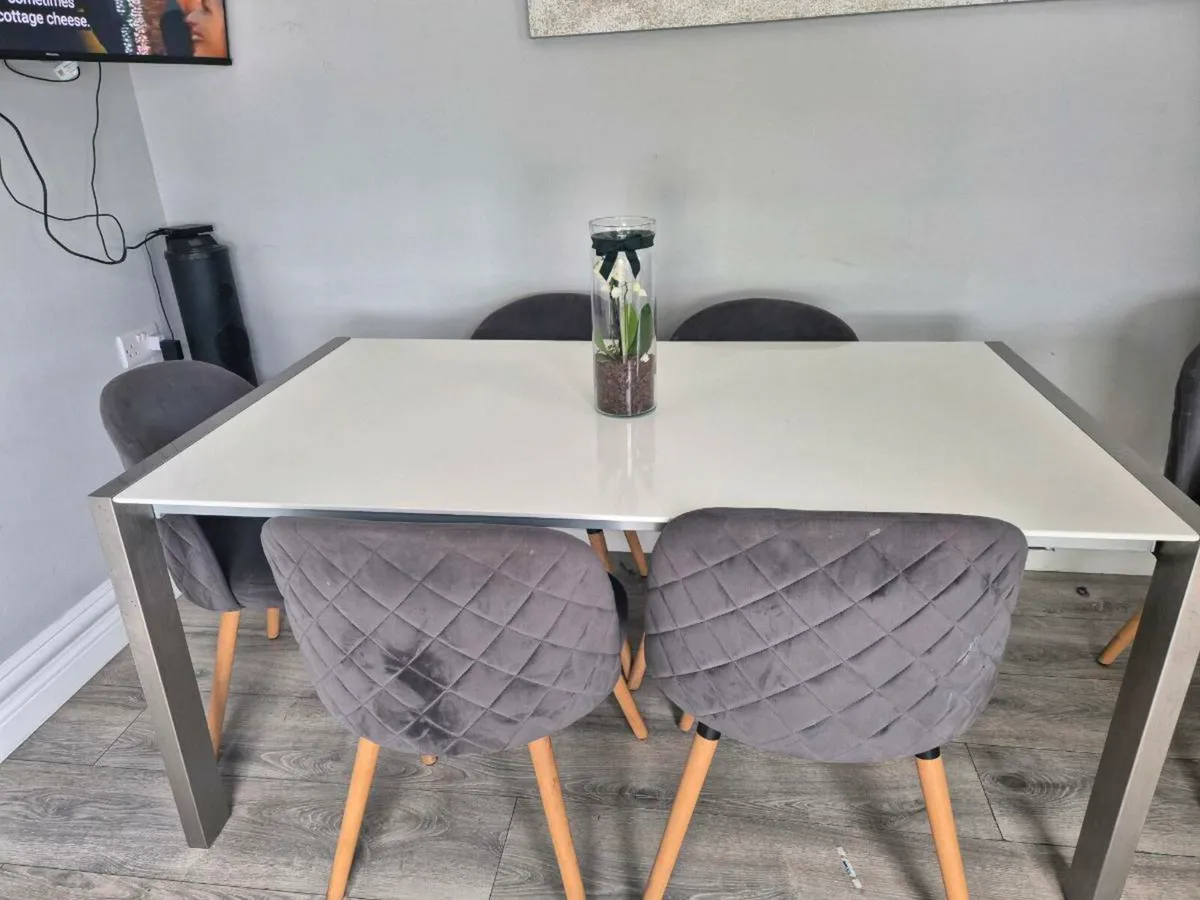 Dining table - Image 3