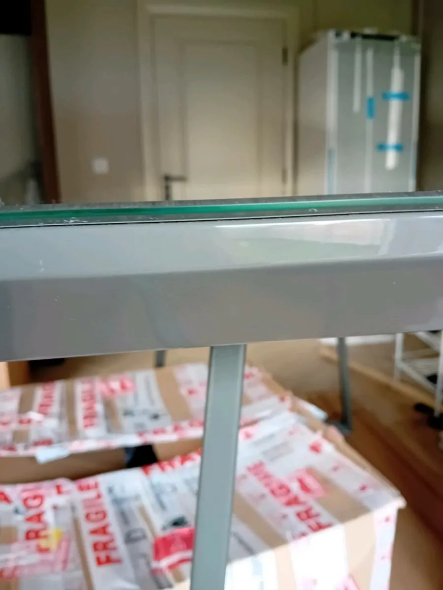 Dining table - Image 4