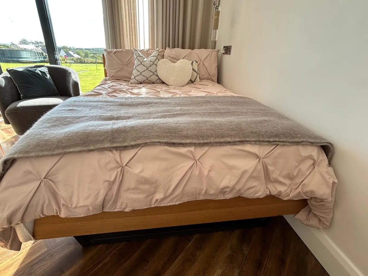 Bed and mattress - Image 2