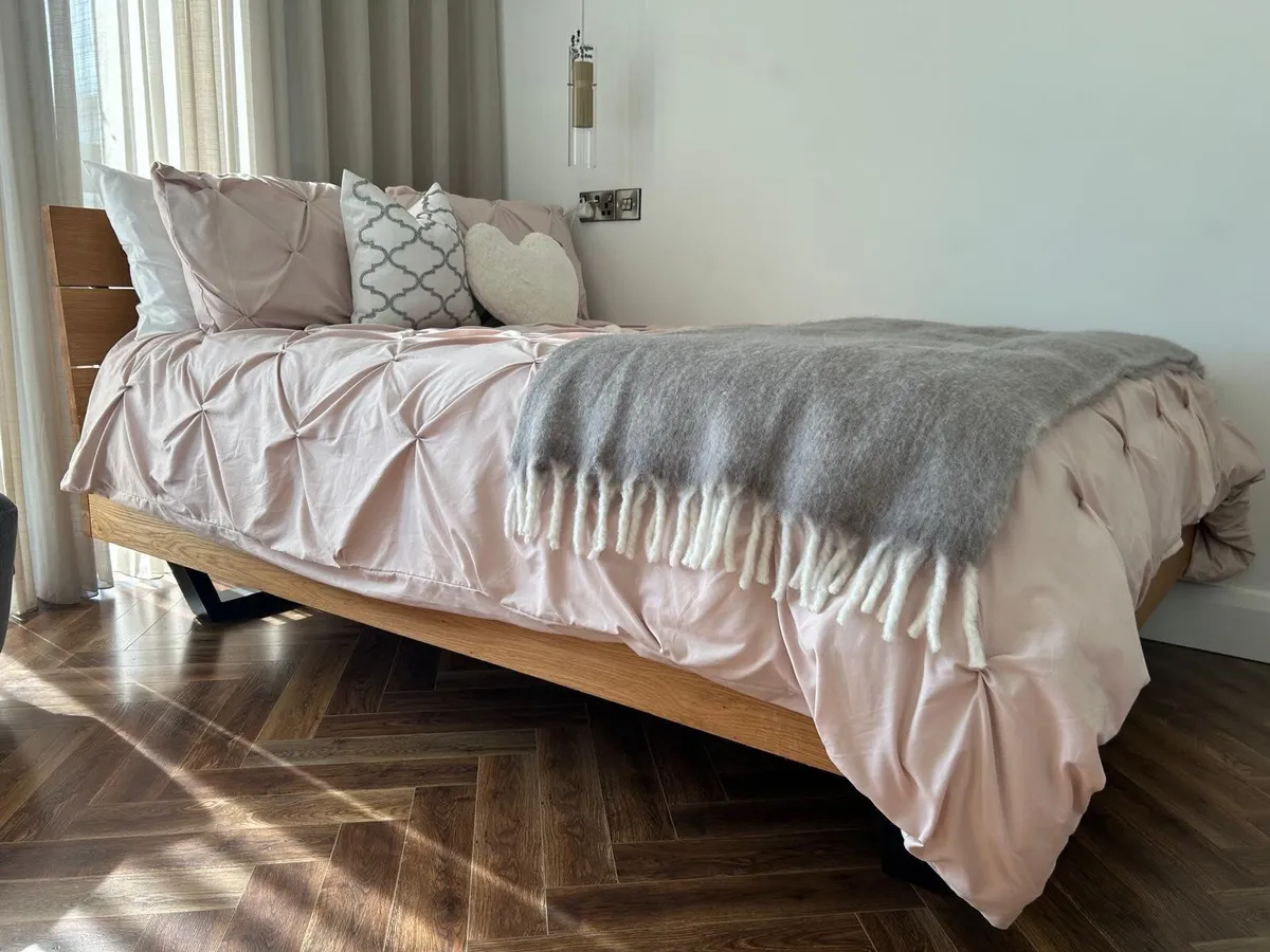 Bed and mattress - Image 3
