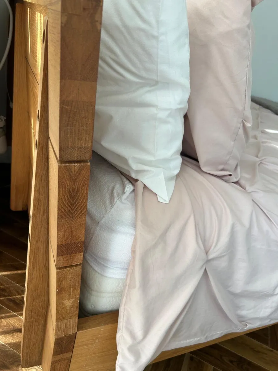 Bed and mattress - Image 4