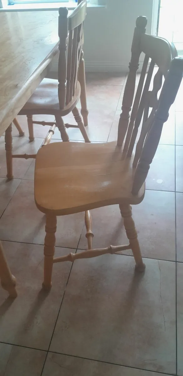 Kitchen table with 4 chairs - Image 4