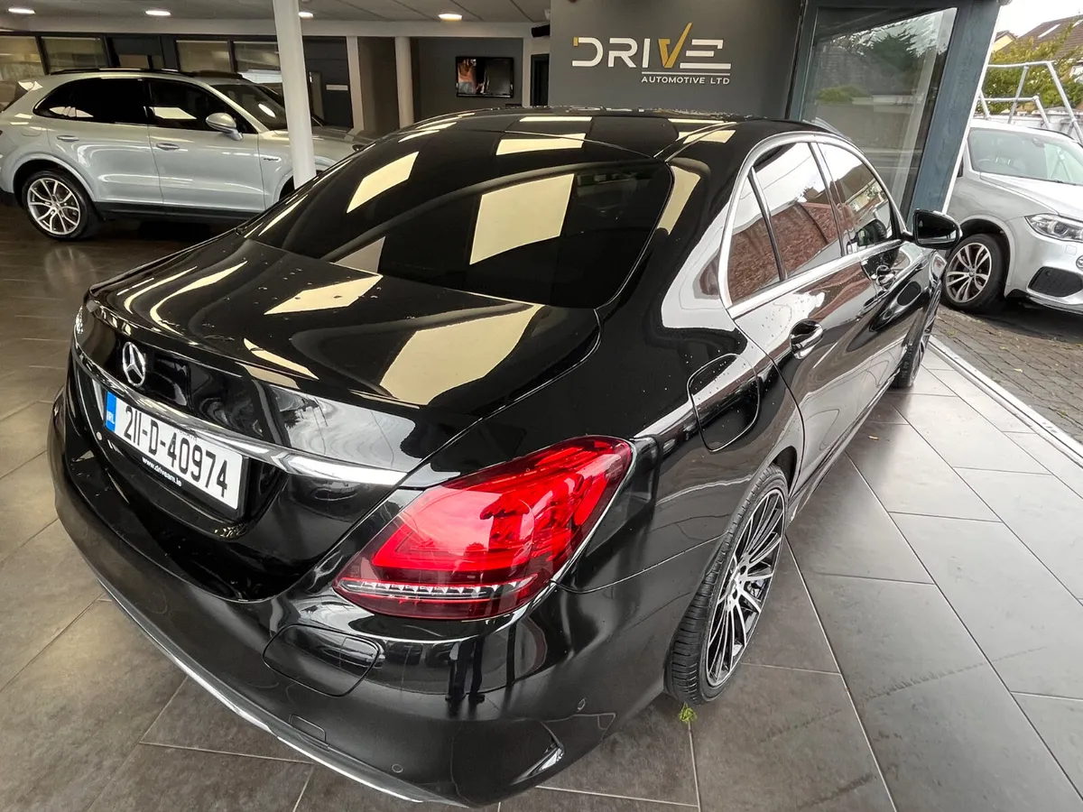 Mercedes-Benz C 300 AMG 2021 - Image 4