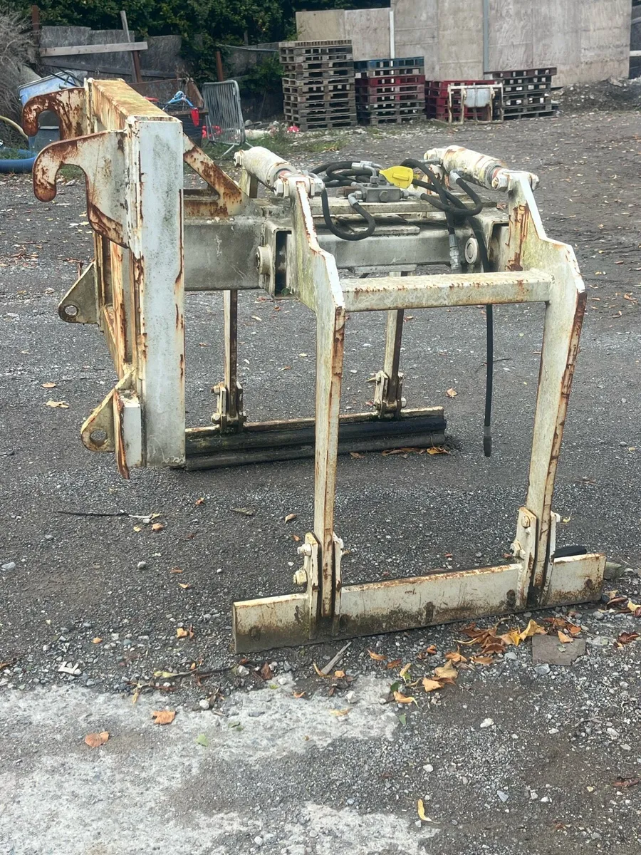 Hydraulic block grabs - Image 1