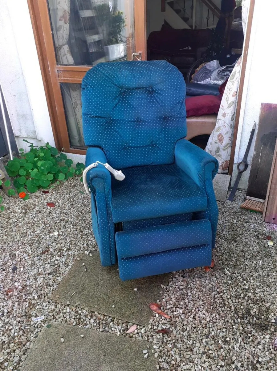 Recliner & Lift chair - Image 2