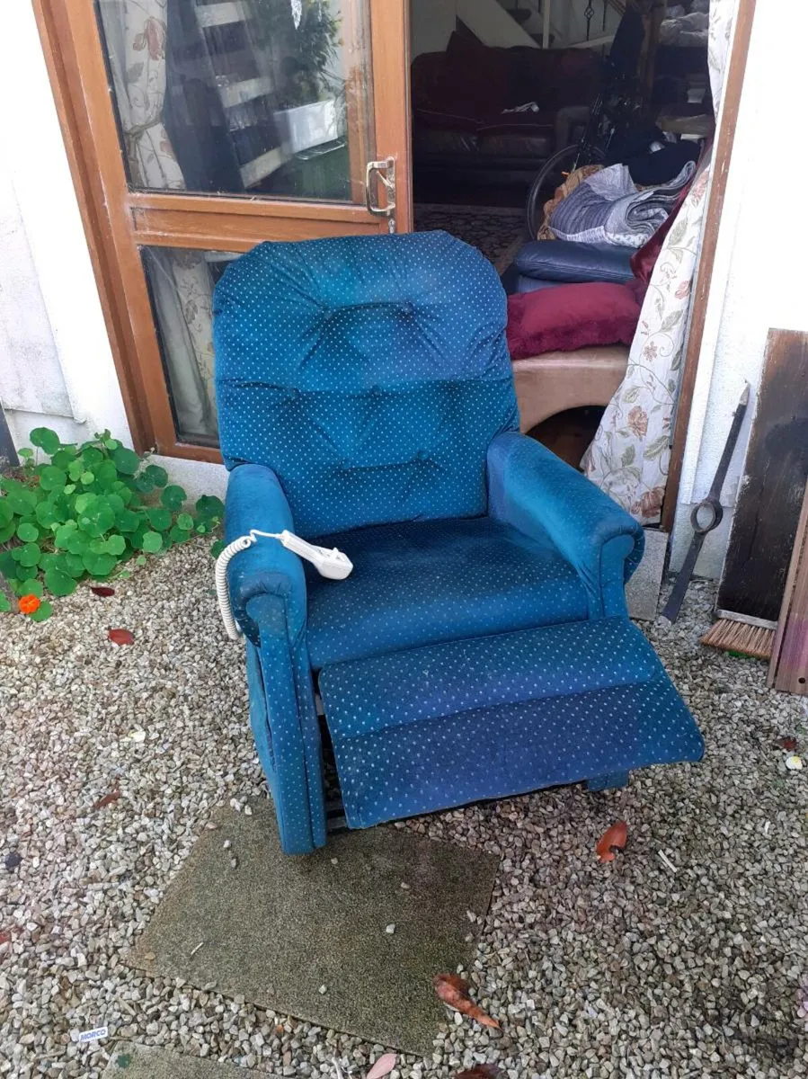 Recliner & Lift chair - Image 3