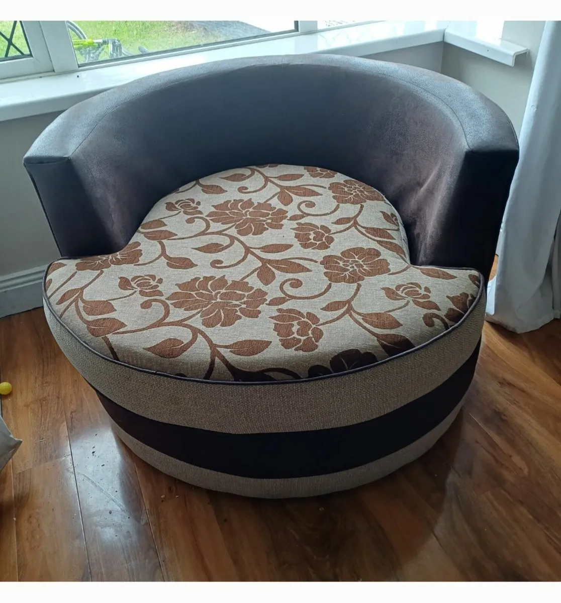 Snuggle chair - Image 1