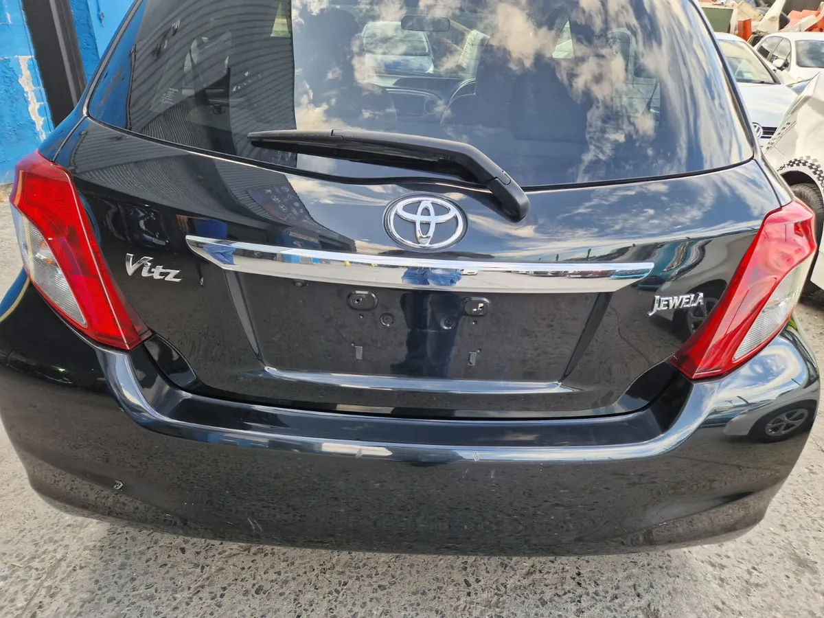 2012 Toyota Vitz 1.0 litre Automatic - Image 4