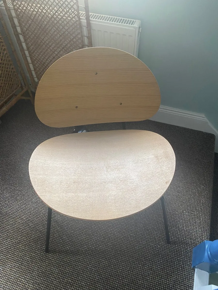 Accent chair - Image 1
