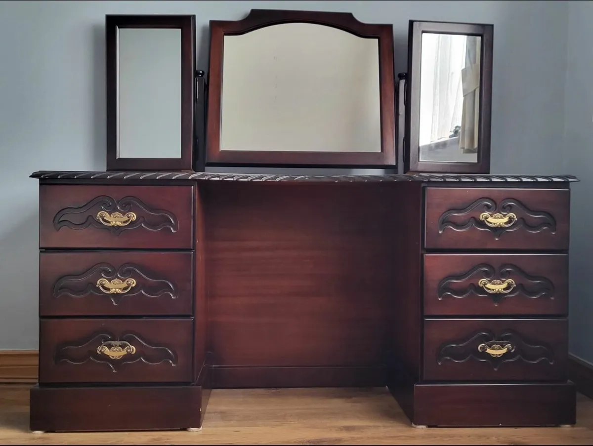 Mahogany Dressing Table with Mirror