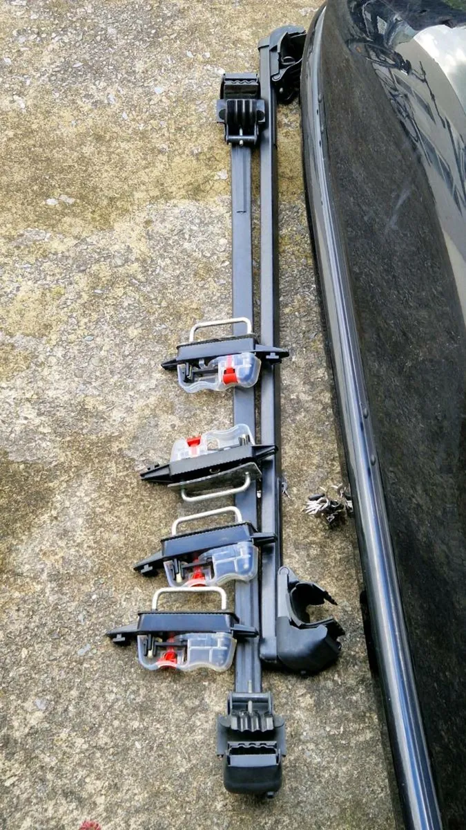 Roof box and roof bars - Image 2