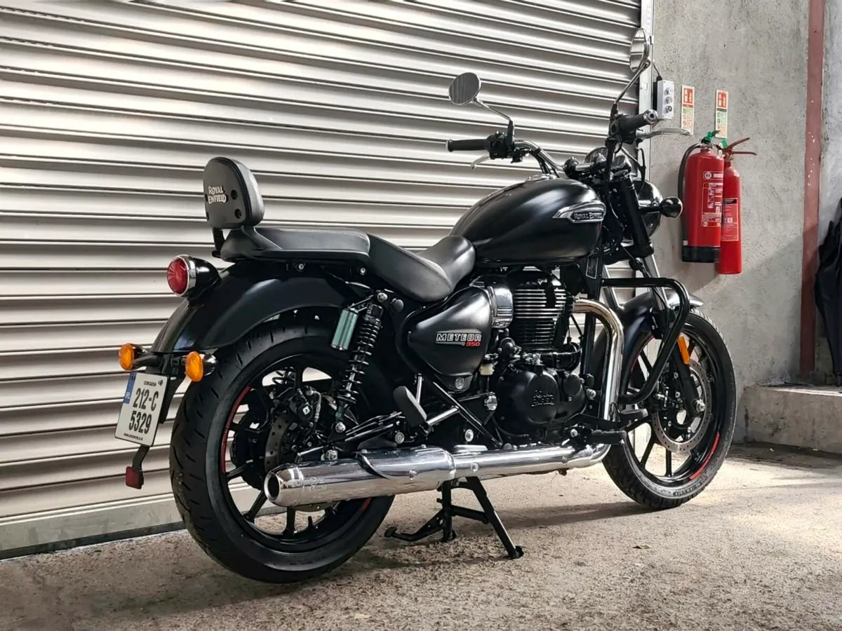 Royal Enfield Super Meteor 350 - Image 3