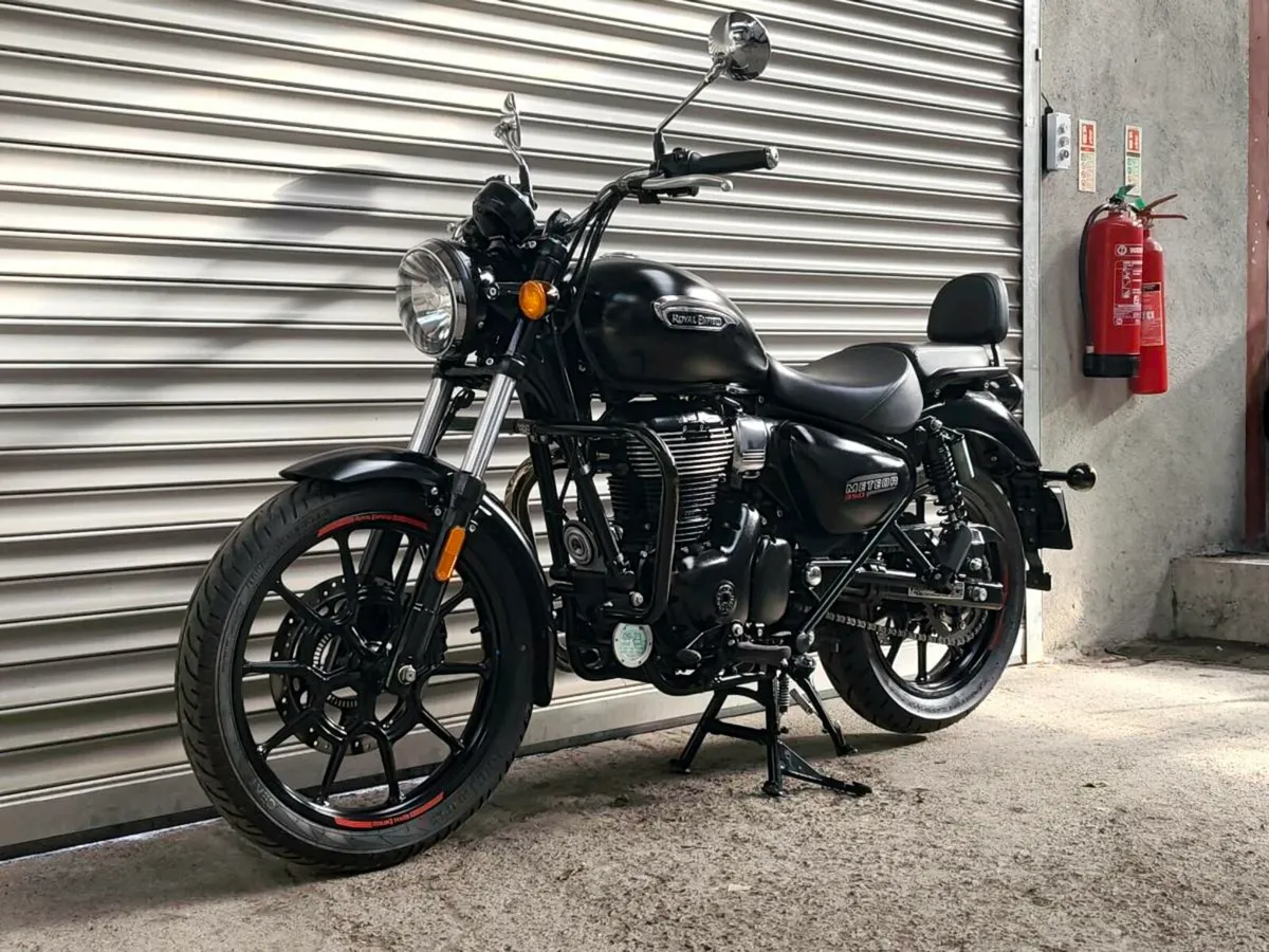 Royal Enfield Super Meteor 350 - Image 4
