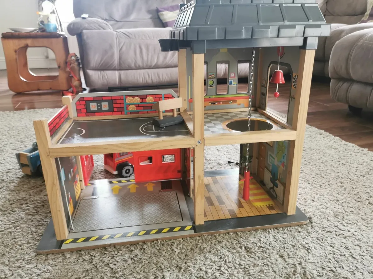 Wooden fire station - Image 3