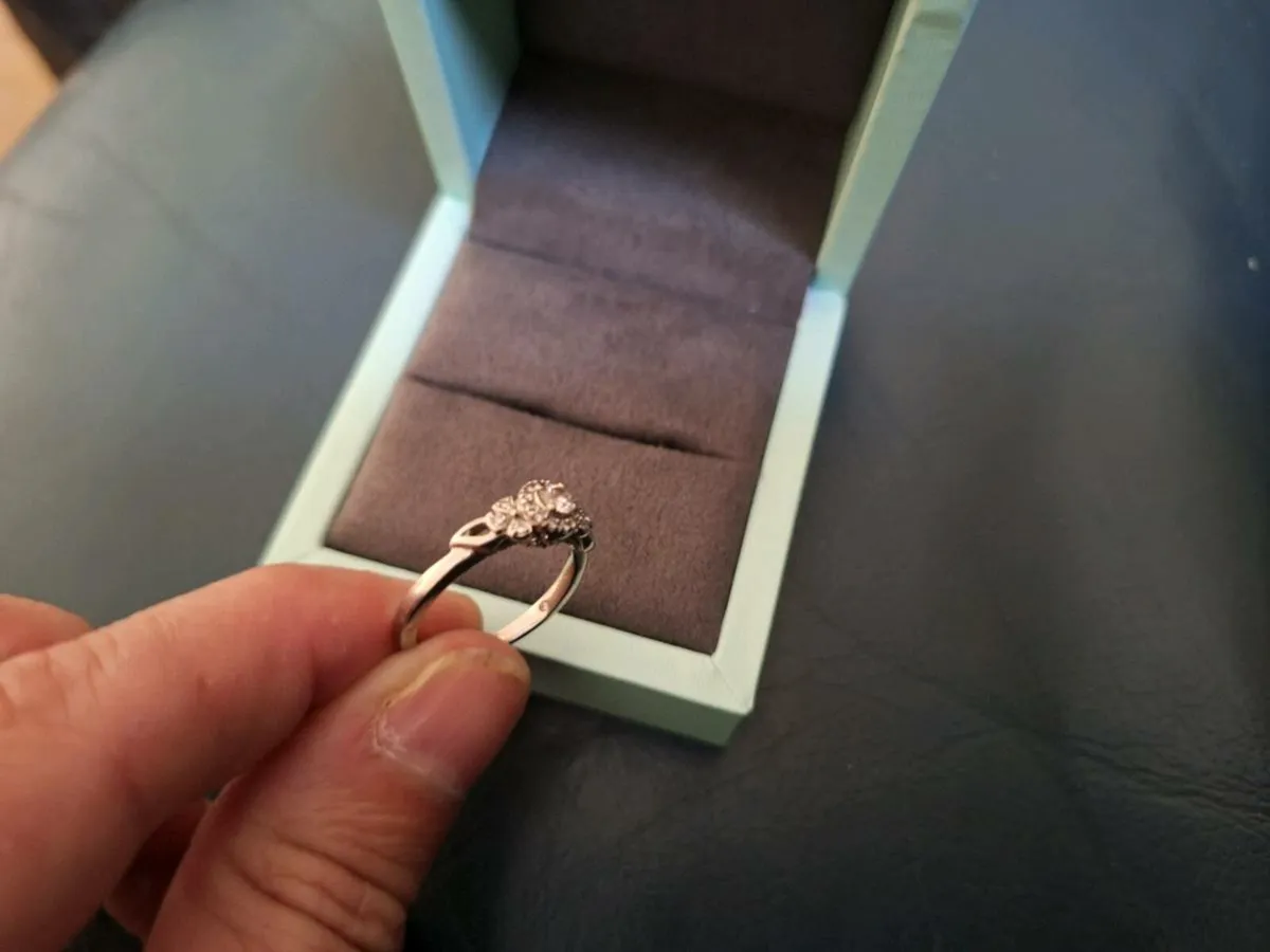 Womens engagement ring - Image 3