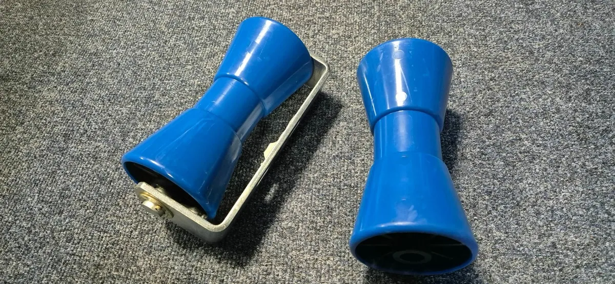 Non marking Wide Keel roller 206mm €13 - Image 1