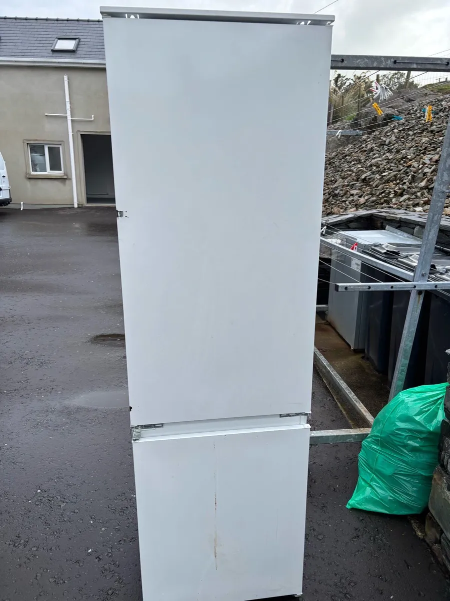 Integrated fridge freezer - Image 1