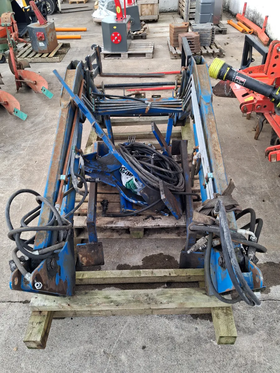 Tanco Loader 390T brackets - Image 3