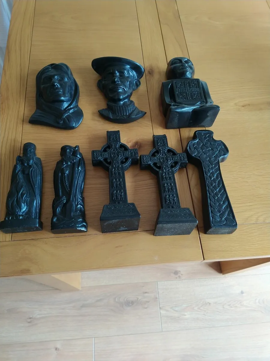 Black turf Ornaments - Image 1