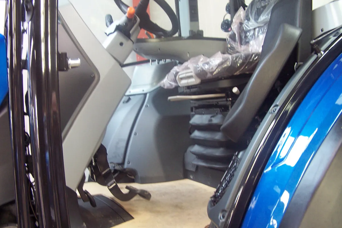 New Valtra G135A - Image 3