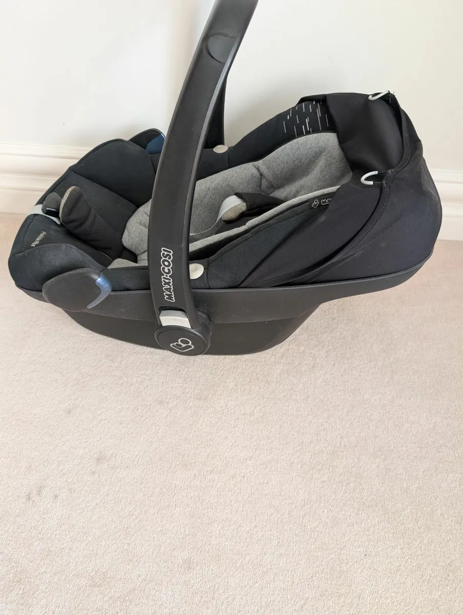 Maxi cosi car seat - Image 1