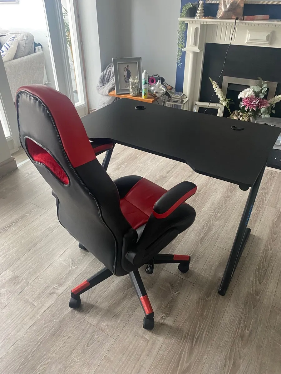 Gaming desk and chair - Image 2